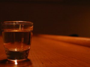 Karriären kan gå bra trots alkoholmissbruk – ett tag